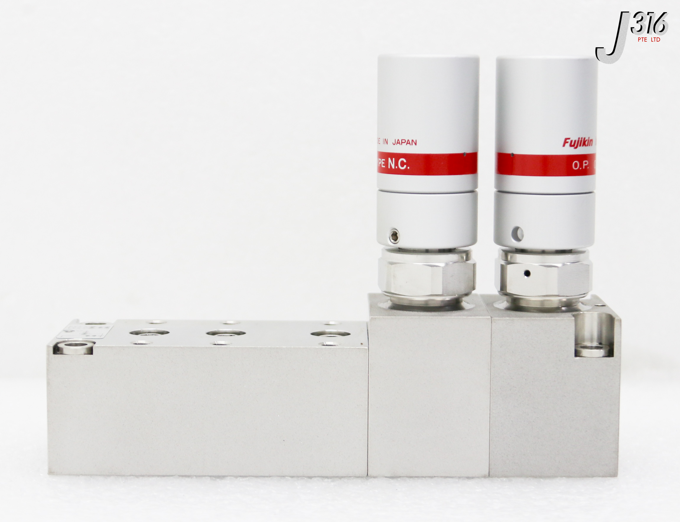 37303 FUJIKIN 5-PORT BLOCK VALVE, TYPE N.C., O.P. 0.39~0.59MPa